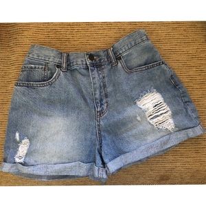 DISTRESSED JEAN SHORTS